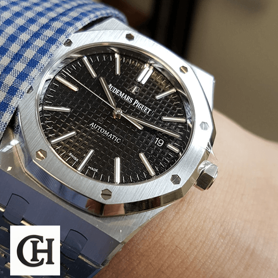 Audemars Piguet Black Dial 15400ST.OO_.1220ST on the man wrist