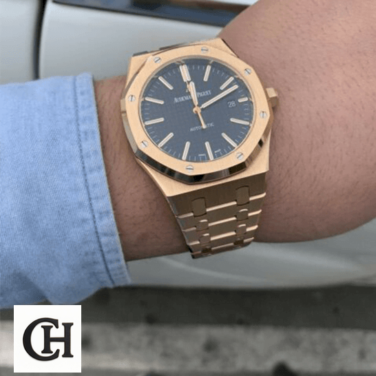 Audemars Piguet Royal Oak 15400OR.OO.1220OR.03 Edition Audemars Piguet Royal Oak 15400OR.OO_.1220OR.03 Pink Gold Blue Dial on the wrist