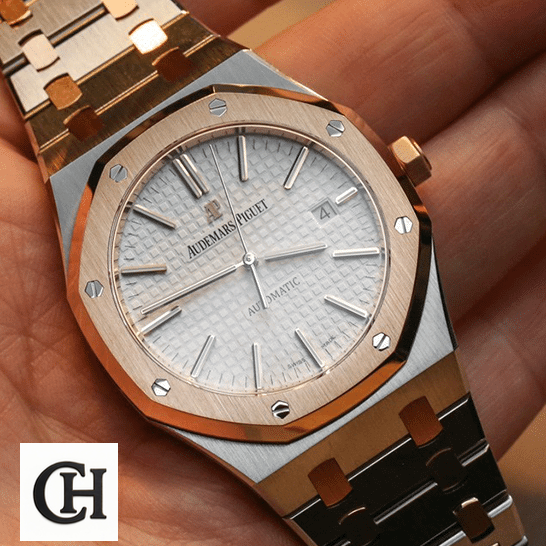 Audemars Piguet Royal Oak 15400SR.OO.1220SR.01 Perfect Edition audemars piguet royal oak self winding two tone 15400SR hand Audemars Piguet Two Tone Royal Oak White Dial on the hand