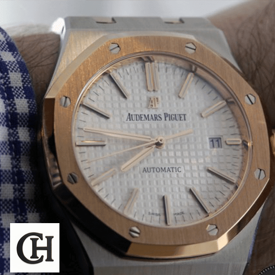 Audemars Piguet Royal Oak 15400SR.OO.1220SR.01 Perfect Edition audemars piguet royal oak self winding two tone 15400SR man wihte Audemars Piguet Royal Oak White Dial Two Tone on the man wrist