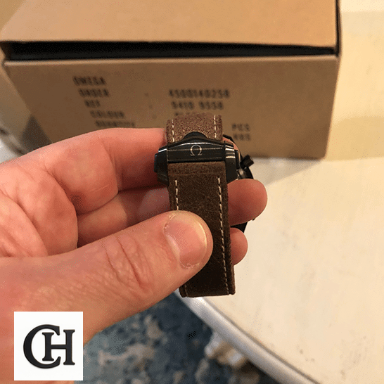 Omega Speedmaster Moonwatch 311.92.44.51.01.006 True omega speedmaster 311.92.44.51 clasp Omega 311.92.44.51 Brown Leather Bracelet on the hand