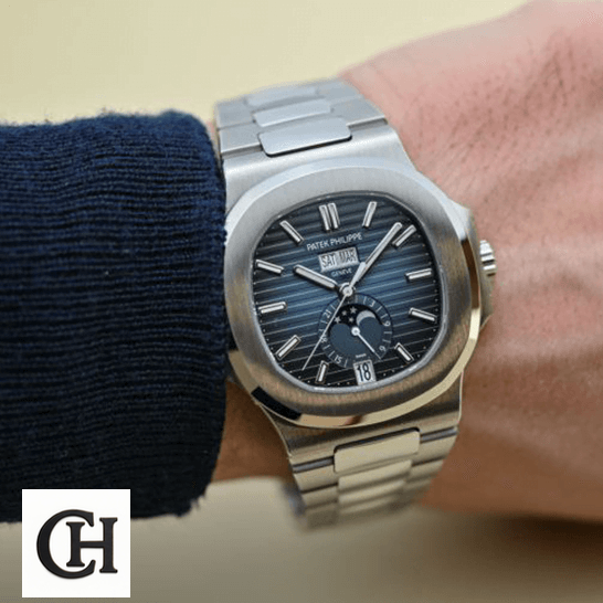 Patek Philippe 5726 High-End patekphilippe nautilus5726 1A 014 wrist Patek Philippe Geneve Moon Steel Bracelet on the man wrist