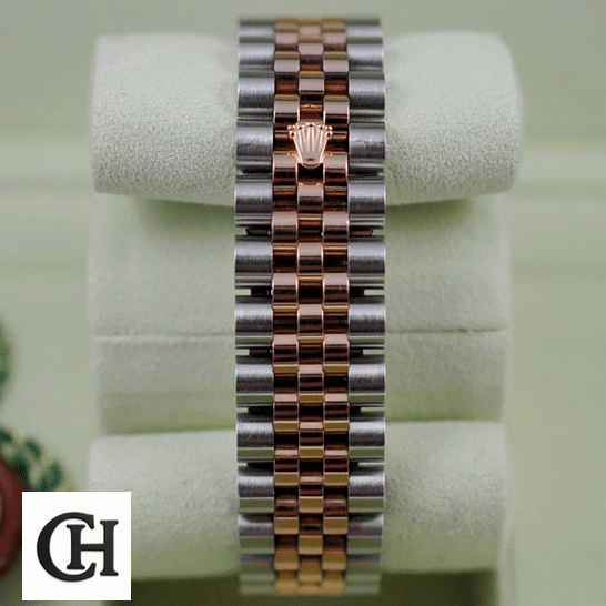 Rolex Datejust 126231-0085 Rolex Datejust Jubilee Bracelet Clasp on the emblem