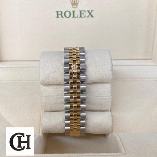 Rolex Datejust 16233 Signature 2 18 Rolex Datejust 16233 Steel & Gold Jubilee Bracelet rolex on the emblem