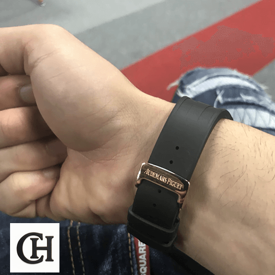 AP Royal Oak Offshore 25940OK.OO.D002CA.01 United Luxury Shop audemars piguet royal oak o ffshore 25940OK.OO.D002CA.01 black Audemars Piguet Royal Oak Offshore 25940OK.OO_.D002CA.01 Erkek bileğinde replika
