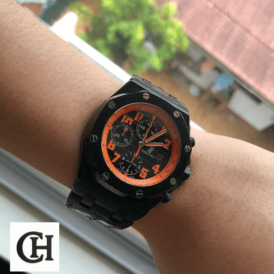 Audemars Piguet Royal Oak Offshore 26200SN.OO.D101CR.01 "Volcano" Detailed audemars piguet royal oak offshore 26200SN.OO.D101CR.01 hand Audemars Piguet Royal Oak Orange Dial on the man wrist