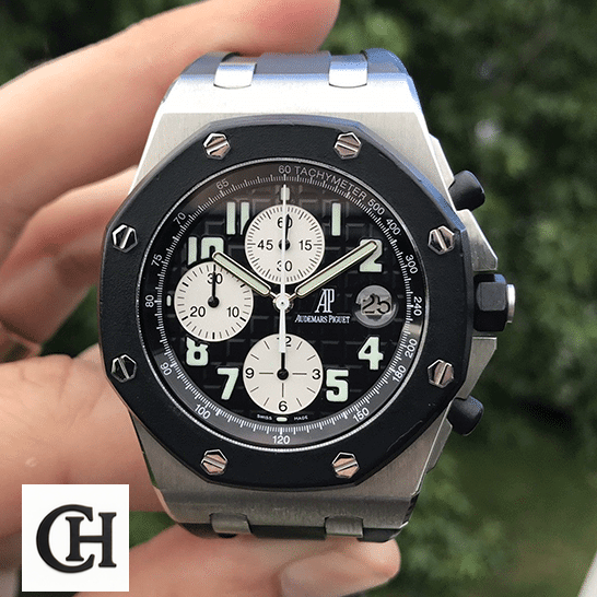 Audemars Piguet Royal Oak Offshore 25940SK.OO.D002CA.03 Master audemarspiguet royaloakoffshore 25940SK.OO.D002CA.03 FRONT Audemars Piguet Royal Oak Black Dial on the fingers