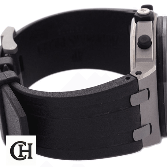 Audemars Piguet Royal Oak Offshore 26207IO.OO.A002CA.01 "Sebastien Buemi" Mirror audemarspiguet royaloakoffshore 26207IO.OO bracelet Audemars Piguet Royal Oak Black Rubber Bracelet side view white background