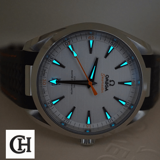 Omega Seamaster White Dial 220.12.41.21.02.002 dial phosphor