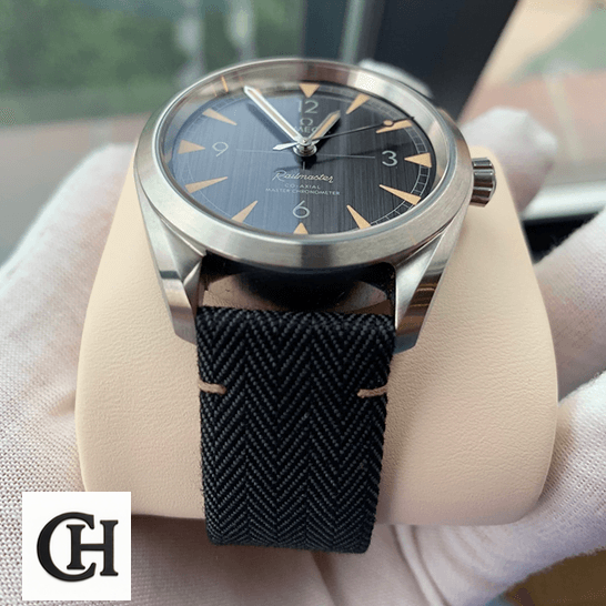 Omega Railmaster Co-Axial Master Chronometer Black Dial 220.12.40.20.01.001 Detailed omega seamaster 220.12.40.20.01 silver Omega Railmaster Black Dial Black Buckle on the hand