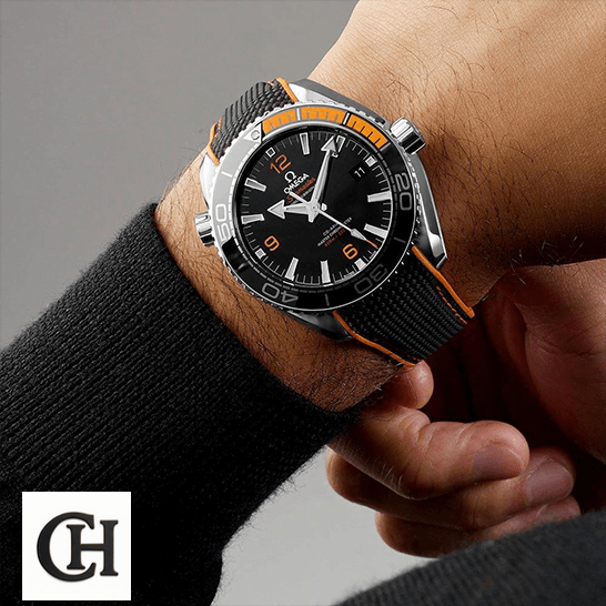 Omega Column Wheel omega seamaster planet ocean 215.32.44.21.01.001 hand 1 Omega Seamaster Planet Ocean Black Dial on the man wrist
