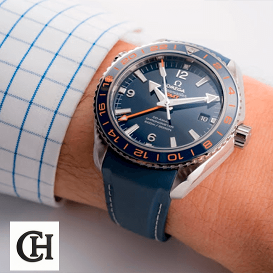 Omega Seamaster Gmt 232_32_44_22_03_001 Blue Bezel on the man wrist