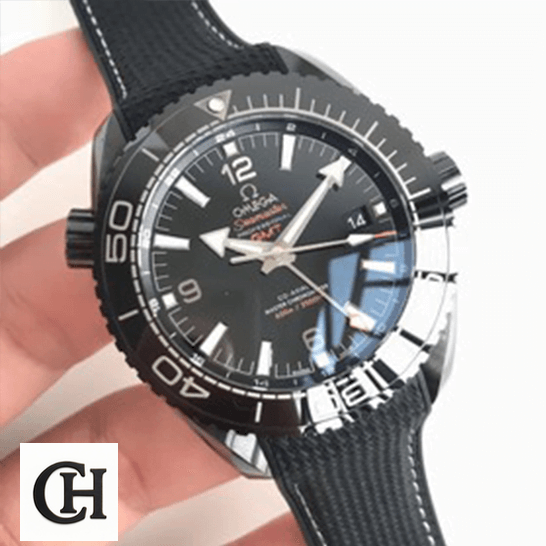 Omega Seamaster 215.92.46.22.01.001 Omega Seamaster Black Dial Bezel on the hand white background