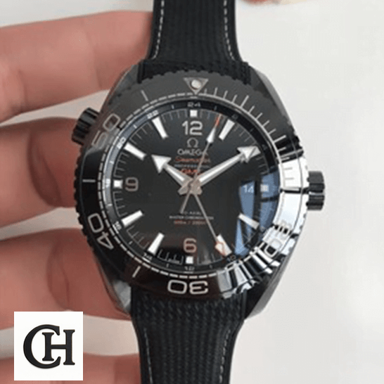 Omega Seamaster 215.92.46.22.01.001 Omega Seamaster 215.92.46.22.01 Black Dial Rubber Bracelet on the hand