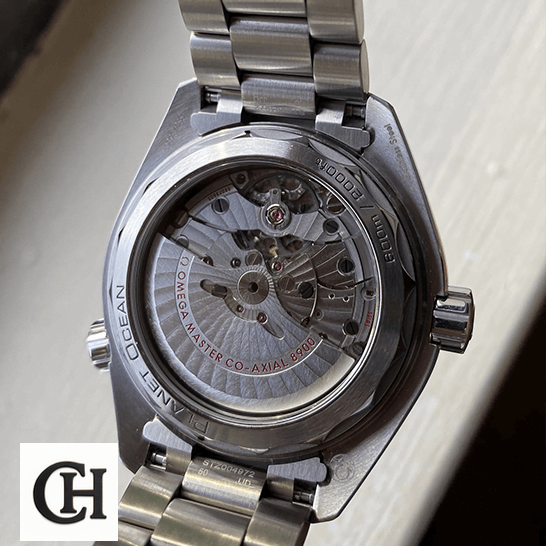 Omega Seamaster Planet Ocean Co-Axial Master Chronometer 215.30.44.21.01.002 omega seamaster planet ocean steel machanisma Omega Seamaster 8900 Stainless Steel Case upside view