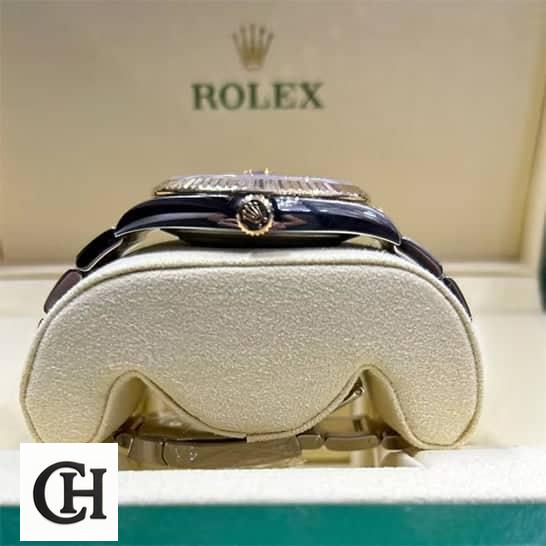 Rolex Datejust 126333-0005 Black Dial Signature rolex 126333 replica2 Rolex Datejust 126333-0005 Yellow Gold & Steel Case Crown Pusher