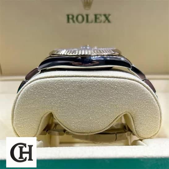 Rolex Datejust 126333-0005 Black Dial Signature rolex 126333 replica3 Rolex Datejust 126333-0005 Yellow Gold & Steel Case