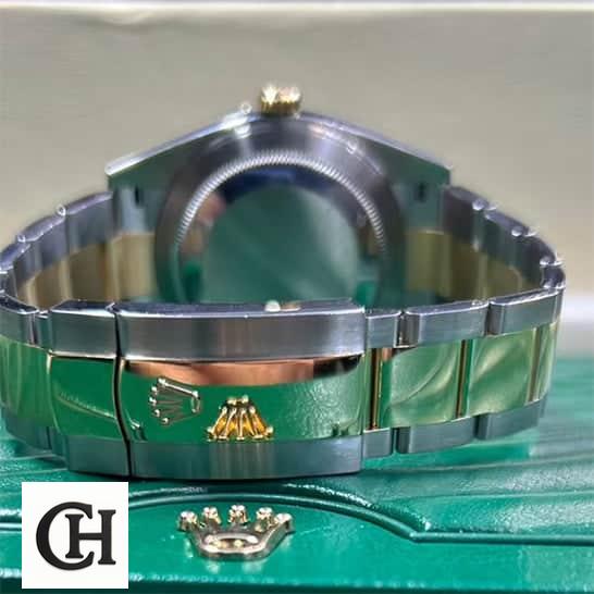 Rolex Datejust 126333-0005 Black Dial Signature rolex 126333 replica42 Rolex Datejust 126333-0005 Yellow Gold & Steel Oyster Bracelet Fold Clasp on the Rolex Logo