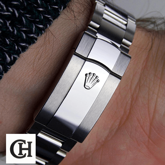 Rolex Lady-Datejust 279160 Dark Grey Dial Ultimate Rolex 279160 Stainless Steel Oyster Bracelet Clasp on the man wrist