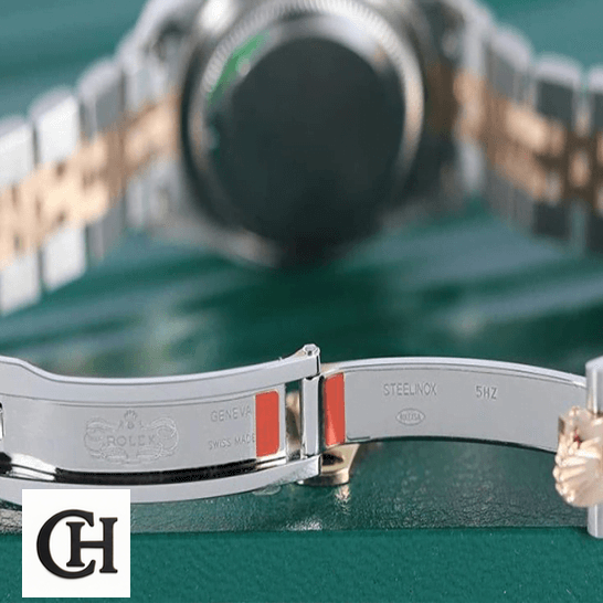 Rolex Lady-Datejust 279161 Chocolate Roman Dial Mirror Rolex 279161 Everose Gold Jubilee opened clasp on the green table