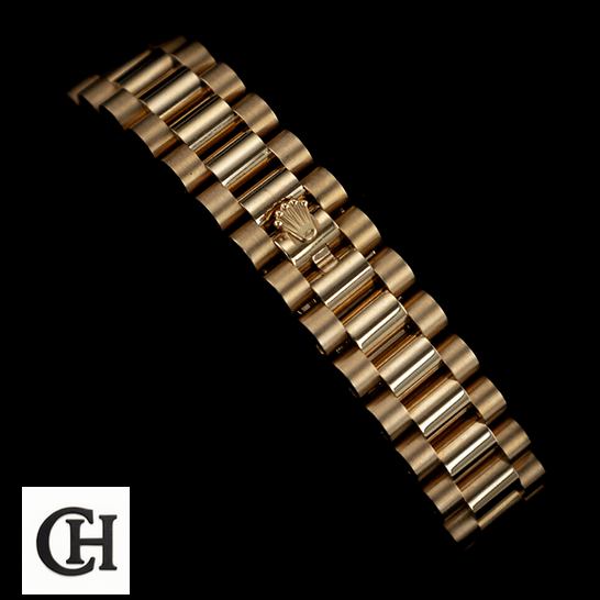 Rolex Lady-Datejust 279175 Everose Gold Authentic Rolex Lady-Datejust 279175 Yellow Gold Oyster Bracelet on the Rolex Logo