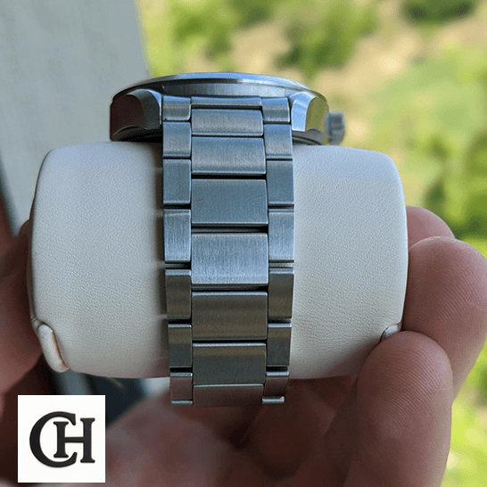 Omega 220.10.40.20.03.001 Seamaster Oyster Steel Bracelet on the hand