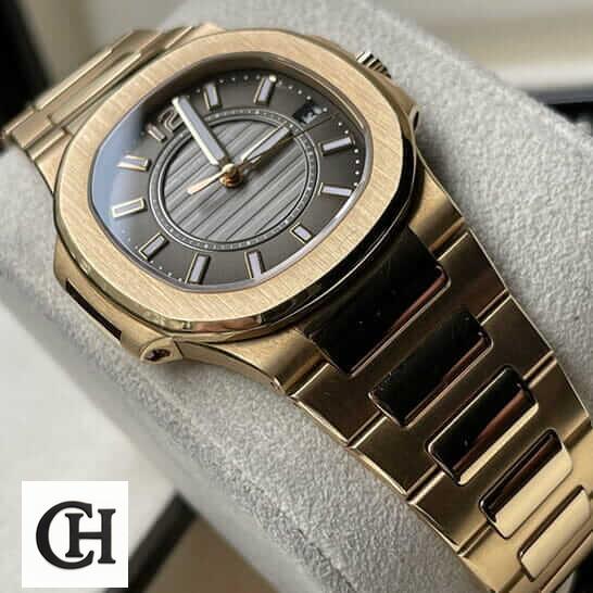 Patek Philippe Nautilus 7011/1R "Rose Gold" Exact Duplicate Quality patek 7011 1r 010 3 Patek Philippe 7011-1R-010 Gold Bracelet on the stand