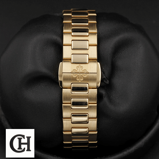 Patek Philippe Nautilus 7010/1R Patek Philippe Nautilus 70101R-012 Rose Gold Bracelet opened clasp