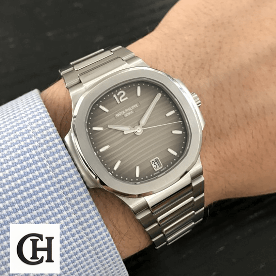 Patek Philippe Nautilus 7118/1A "Smoke Gray Dial" Premium Edition patek philippe nautilus 71181A 011 hand right Patek Philippe Nautilus 71181A-011 Grey Dial Stainless Stell on the man wrist