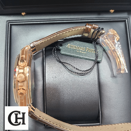 AP Royal Oak Chronograph 26331OR.OO.D821CR.01 Audemars Piguet Royal Oak Crown / Push Button side view in the box