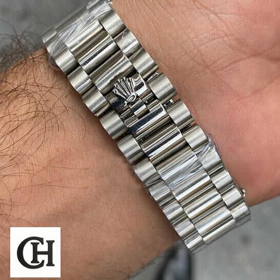 Rolex Day-Date "Presidential" 218239 Detailed rolex presidential replica5 Rolex Day Date II Presidential 218239 Silver Jubilee Bracelet on the Rolex logo