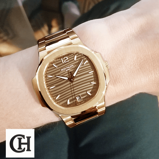 Patek Philippe Nautilus 7118/1R "Ladies Rose Gold" Master patek philippe nautilus ladies golden rose gold 71181R 001 hand Patek Philippe Nautilus Ladies Golden Rose Gold 71181R-001 on the wrist