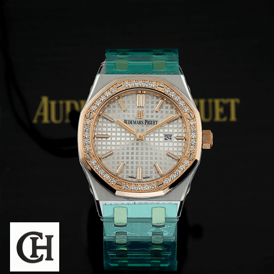Audemars Piguet Royal Oak Ladies 67651SR.ZZ.1261SR.01 Audemars Piguet Royal Oak White Dial Stainless Steel on the AP box