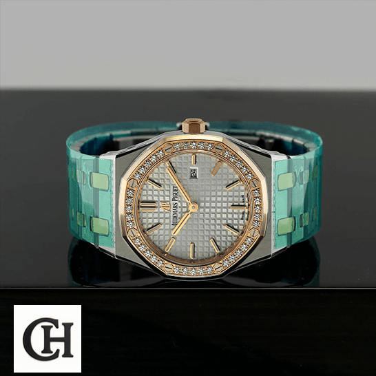 Audemars Piguet Royal Oak Ladies 67651SR.ZZ.1261SR.01 Audemars Piguet White Dial Diamond Bezel Quartz Ladies on the black table