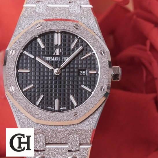 Audemars Piguet Royal Oak 67653BC.GG.1263BC.02 AP Frosted White Gold 67653BC.GG.1263BC.02 Red backround
