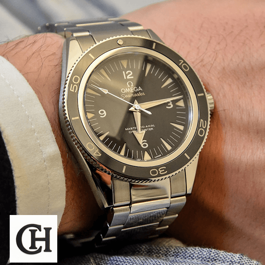 Omega Seamaster "Spectre" 233.32.41.21.01.001 "NATO Strap" Super Accurate Omega Seamaster 300m Black Dial on the man wrist