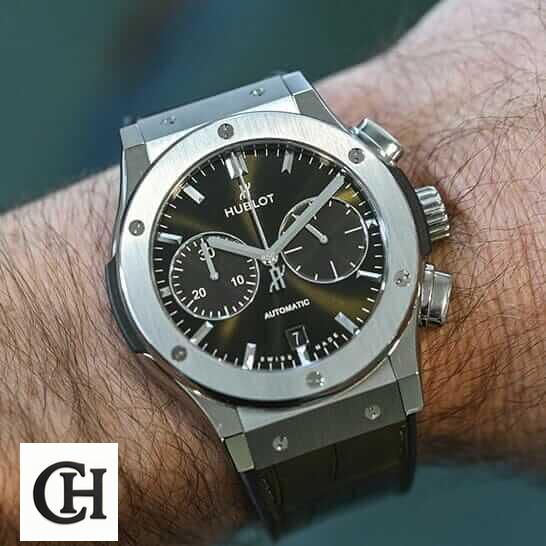 Hublot Classic Fusion 521.NX.7071.LR "Racing Grey" First-Class hublot leather strap 3 Hublot Classic Fusion Black Dial Steel Bezel on the man wrist