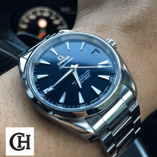 Omega Seamaster 231.10.39.21.03.002 Omega Seamaster Blue Dial 150m 231.10.39.21.03.002 on the man wrist
