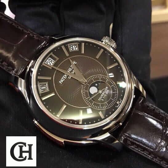 Patek Philippe Minute Repeater Tourbillon 5207P Patek Philippe Repeater Black Dial on the black glove hand