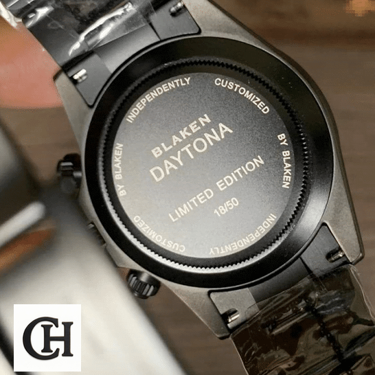 Rolex Cosmograph Daytona 116520 Rolex Blaken Daytona Date Stainless Steel Case 116520 on his hands