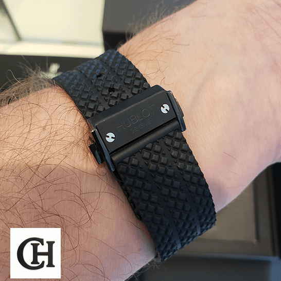 Hublot Big Bang 301.CX.130.RX "Black Magic" Top Tier hublot big bang 301.cx.130.rx fold 1 Hublot Big Bang 301.cx_.130.rx Black Rubber Bracelet on the wrist