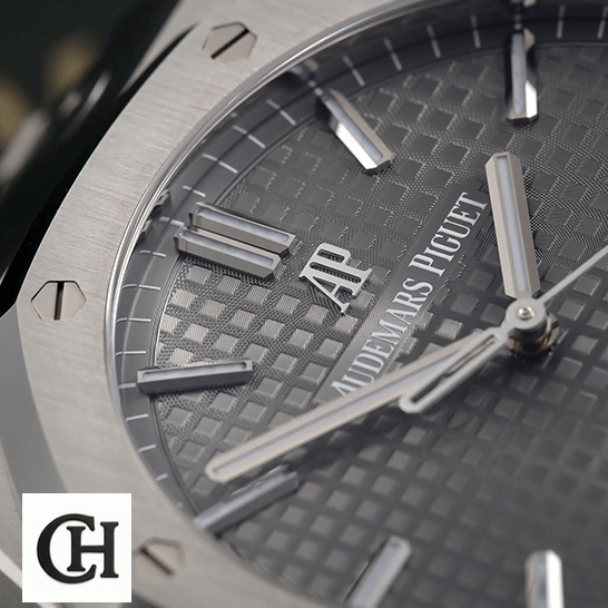 Audemars Piguet Royal Oak 15500ST.OO_.1220ST.02 Grey Dial close analog view