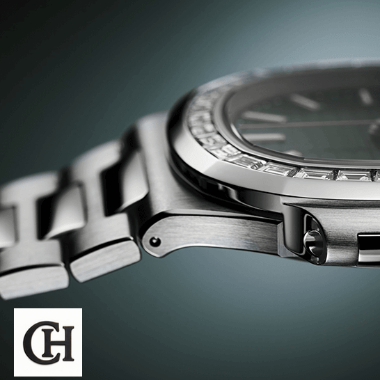 Patek Philippe Nautilus 5711/1300A-001 Patek Philippe Stainless Steel Bracelet Replcia side view green background
