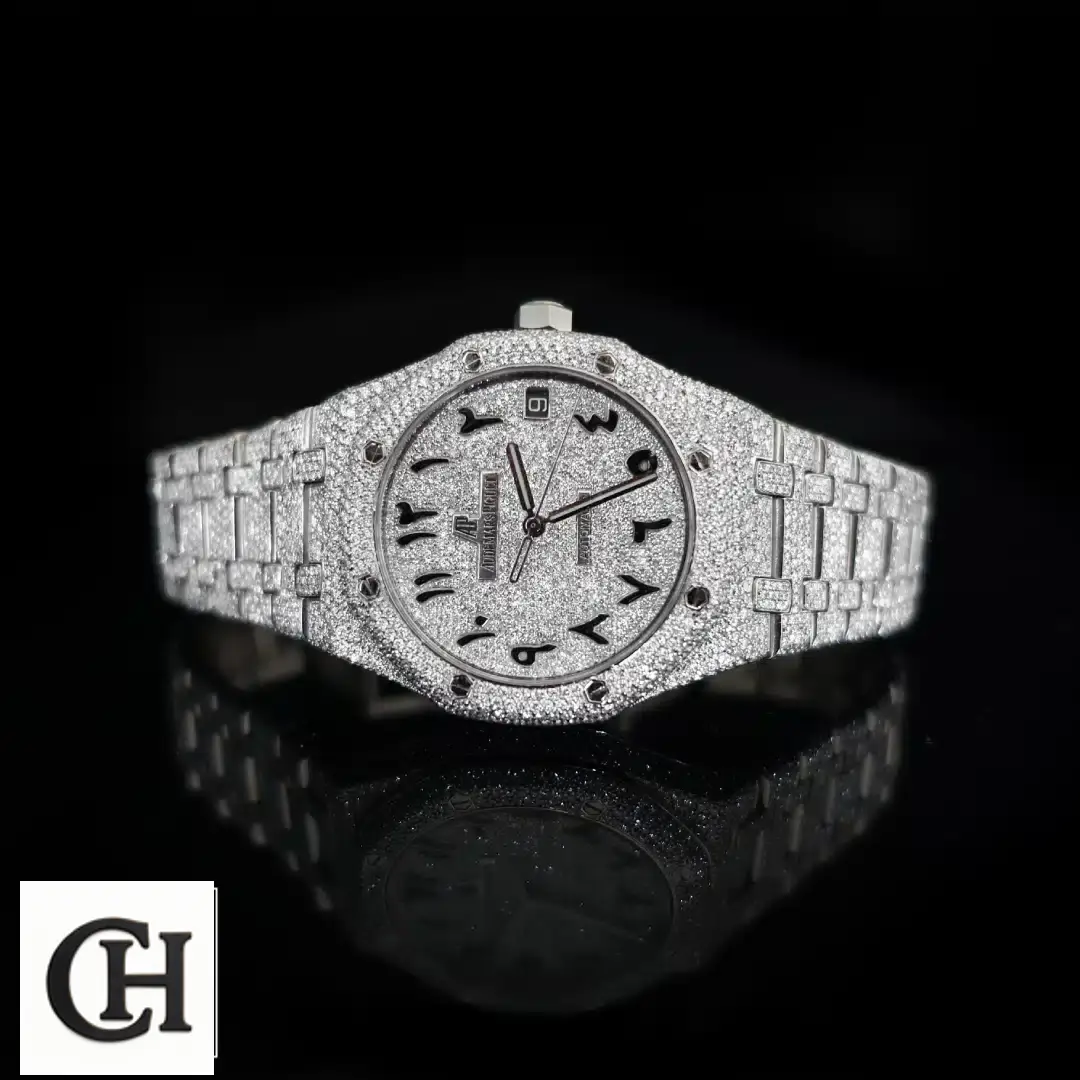 AP Royal Oak 15500ST.OO.1220ST.04 dial is gem set and features Arabic numerals