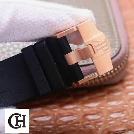 Audemars Piguet Black Rubber Bracelet Gold Clasp opened clasp