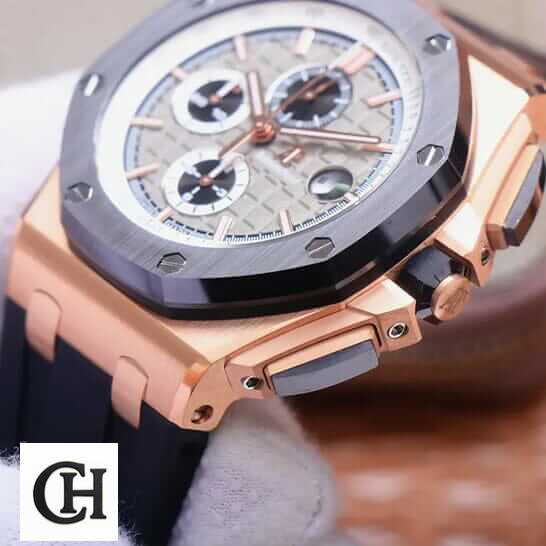 Audemars Piguet Royal Oak Gold Case Black Rubber Bracelet on the hand