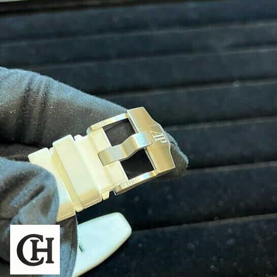 Audemars Piguet Royal Oak 67540SK.ZZ.A010CA.01 AP Royal Oak Stainless Steel Clasp on the hand