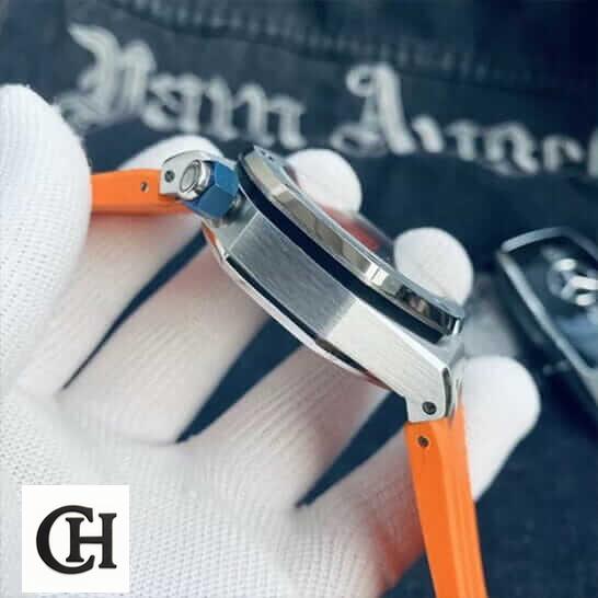 Audemars Royal Oak 15710ST Orange Rubber Bracelet on the hand