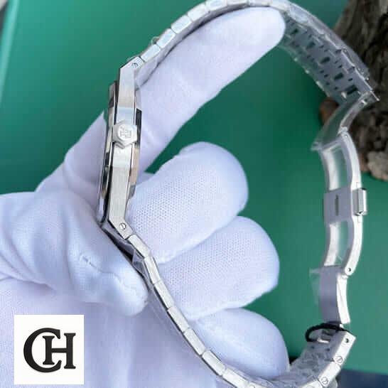Audemars Piguet Royal Oak ap-green-dial-jumbo-left