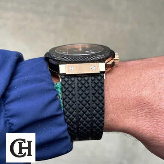 Hublot Big Bang Original 301.PB.131.RX Hublot Big Bang Black Rubber Bracelet on the man wrist side view